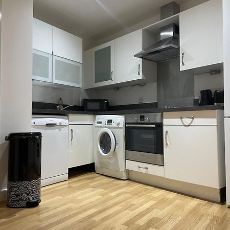 Entire Town Centre 2 Bedroom Apartment Very Close To Beach Bournemouth Exterior foto