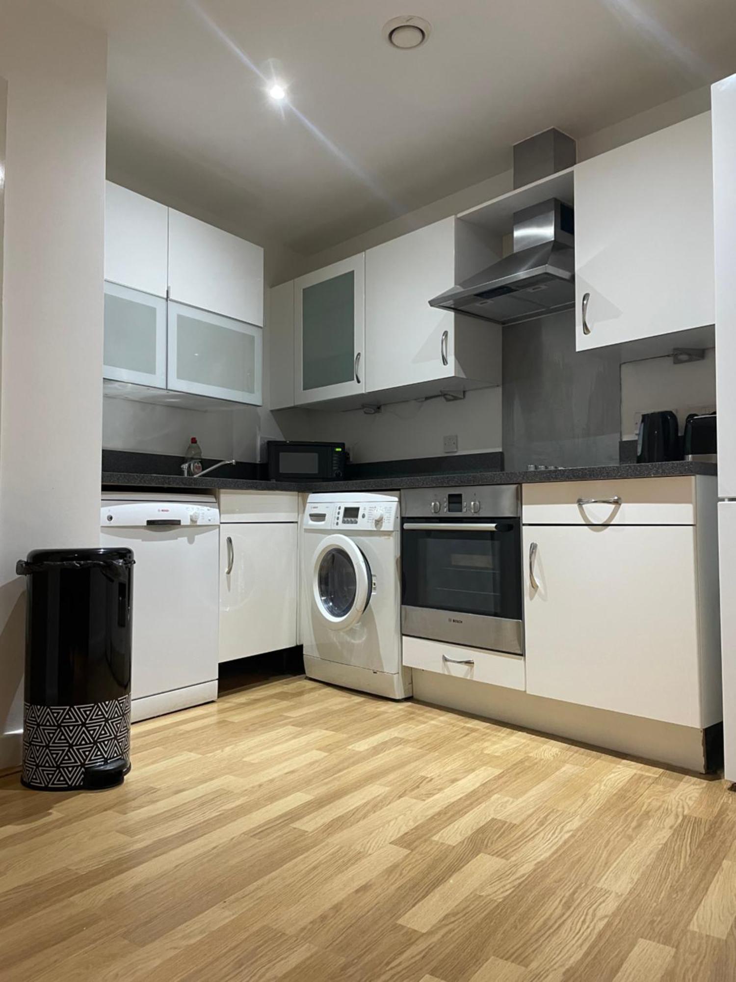 Entire Town Centre 2 Bedroom Apartment Very Close To Beach Bournemouth Exterior foto